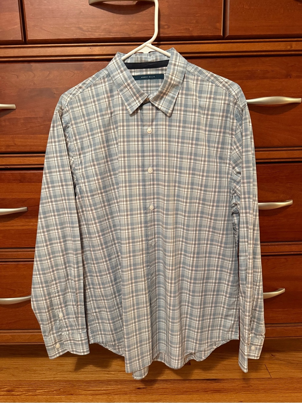 Men’s Perry Ellis Button Down, Size Large, never Worn